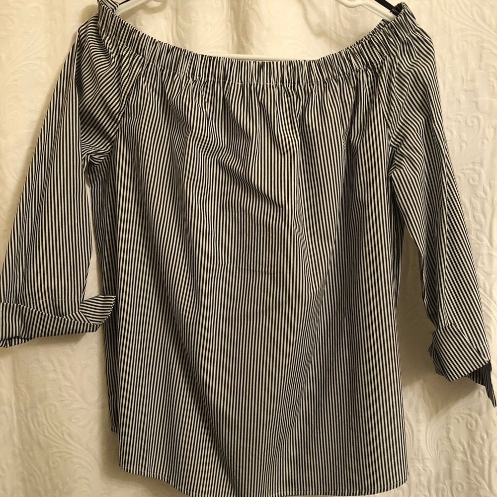 Black/White off the shoulder Top with tags